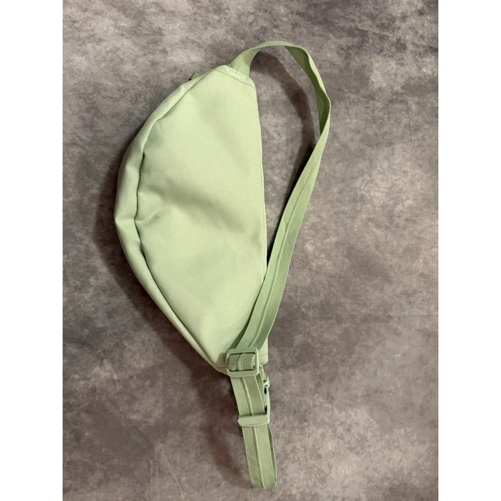 Green Polyester Waist Pack Zip Closure Adjustable Strap Hiking Unisex One Size